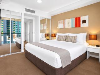 Brisbane CBD Apartment with Resort Amenities - 6