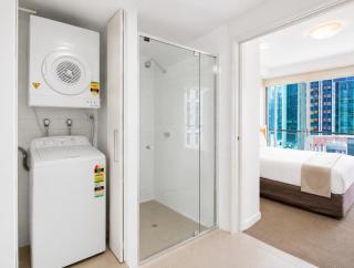 Brisbane CBD Apartment with Resort Amenities - 2