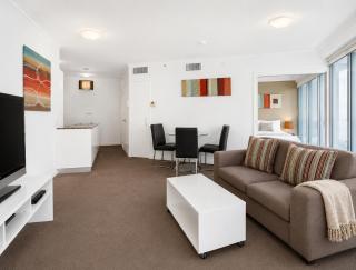Brisbane CBD Apartment with Resort Amenities - 5