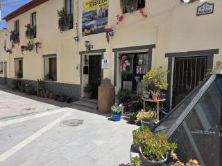 House in Diezma with Fireplace and Terrace - 0