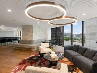Panoramic Landmark Luxe Residence | Free Parking - 2
