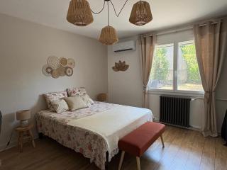 La Pause Cadurcienne, table et chambre d'hôtes climatisées - 0