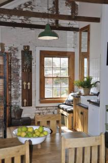 SOUSIE'S RUSTIC STAY - 3