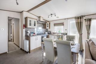 Costa Mare - 3-bedroom Caravan with beautiful views across the harbour in Rockley Park - 7