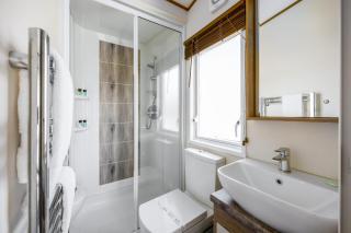Costa Mare - 3-bedroom Caravan with beautiful views across the harbour in Rockley Park - 2