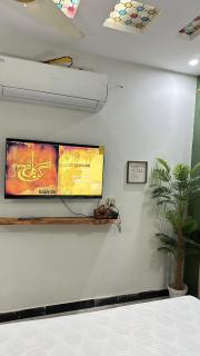 Modern 1BHK Self Check-in Fast WiFi B-17 - 4