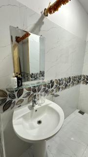 Modern 1BHK Self Check-in Fast WiFi B-17 - 2