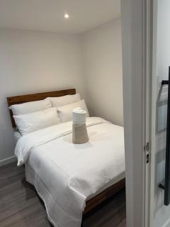 Studio Sleeps 2 with Parking - 0