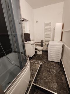 2-bedroom apartment on the ground floor of a house - 1
