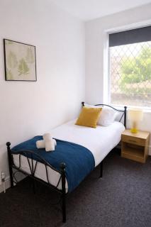 Newton House | Simple City Stays - 3