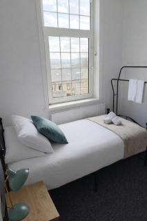 Newton House | Simple City Stays - 2