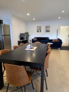 4BR Carlisle Stay Near Airport & Stadium Sleeps 8 - 3
