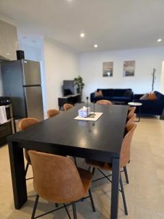 4BR Carlisle Stay Near Airport & Stadium Sleeps 8 - 2