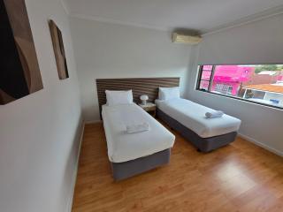 4BR Carlisle Stay Near Airport & Stadium Sleeps 8 - 1