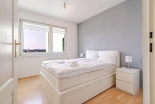 Sosnowiec Central Apartment by BookingHost - 9