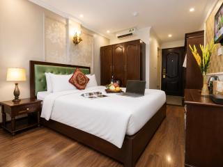 Golden Sail Hotel & Travel - 8
