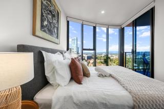 Penthouse Style - Sleeps 8 & Baby - 2BR & Rooftop - 1