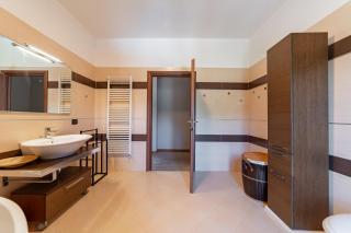 Exclusive Villa with Swimming Pool and Tennis Area - 8