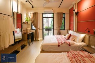 Spacious APT In Center featuring several distinct BRs - Bedroom w TWIN-Superking beds -Share living room, kitchen & gym - 1