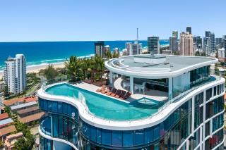 Penthouse Style - Sleeps 8 & Baby - 2BR & Rooftop - 0