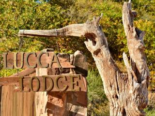Lucca Lodge - 9