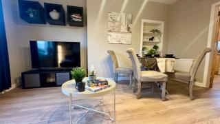 House with a back yard, ground floor on Holly Street, up to 8guests - 1