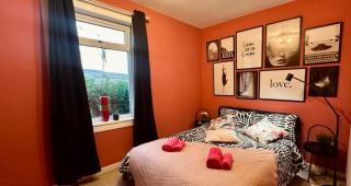 Cosy 2BR flat on Holly Street, Sleeps 8 - 8