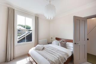 Stylish 4BR Victorian Home Parking with EV Charger - 3