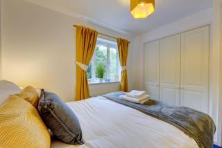 Modern 2 Bed House Sleeps 6 Southam Town Centre - Inspire Homes Ltd - 2