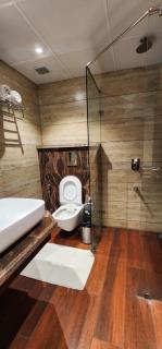 Royale Retreat Hotel & Spa Near Mall Road - 8