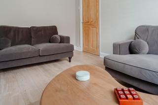 Stylish York Retreat- Walk to Center & Parking - 3