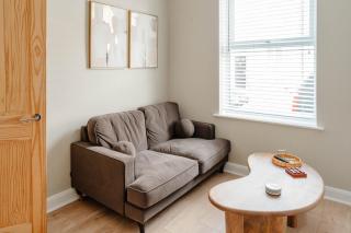 Stylish York Retreat- Walk to Center & Parking - 4