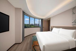 Holiday Inn Ningbo Beilun by IHG - 3