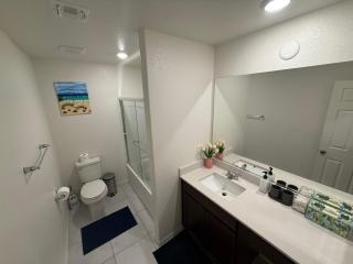 Modern Quiet 5BR 4BA HOME Close To Strip - 6