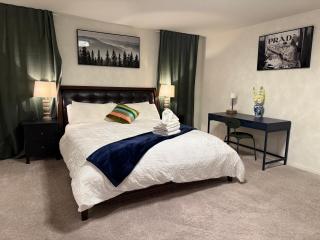 Modern Quiet 5BR 4BA HOME Close To Strip - 2