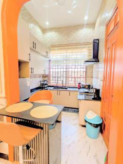 R&E Apartments - 1