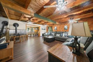 Riverfront Log Home - 28 Acres - Fire Pit - 1