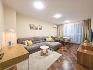 BregovStay Spacious Central Apartment Free Parking - 0