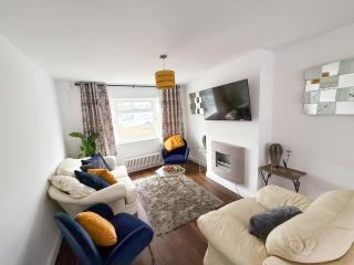 Bassetts -Modern 3 bed and 2 bath House - Contractor and Family ready - 1