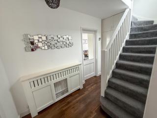 Bassetts -Modern 3 bed and 2 bath House - Contractor and Family ready - 2