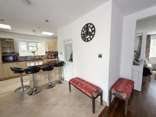 Bassetts -Modern 3 bed and 2 bath House - Contractor and Family ready - 0
