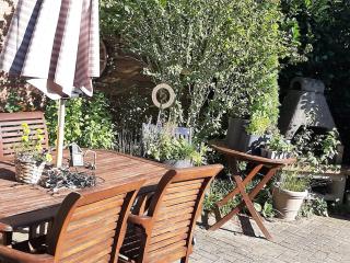 Charming Flat Steps Away from the Lake upper unit - 7