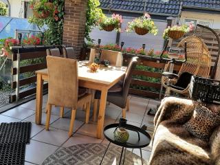 Charming Flat Steps Away from the Lake upper unit - 3