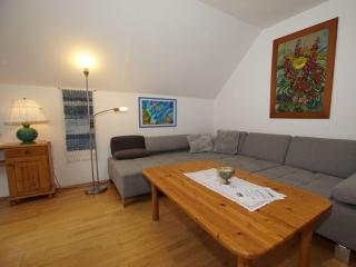 Charming Flat Steps Away from the Lake upper unit - 2