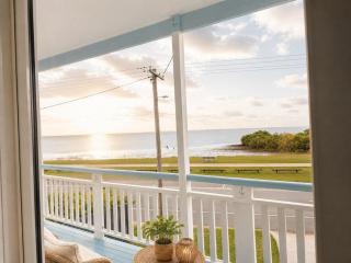 Stunning Sea Facing Bayside House with Pool - 9