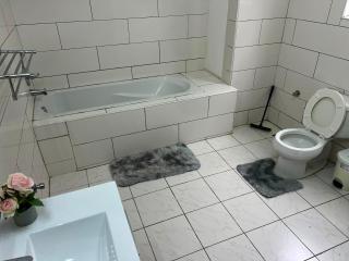 Exquisite 2 Bedroom Apartment for Family with Pool - 2