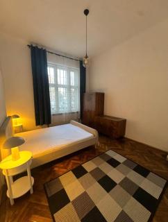 2-Bedroom Central Apartment near UNTOLD with Parking - 3