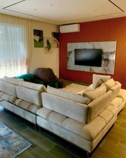Modern and Cozy 3 Bedroom Apartment - 0