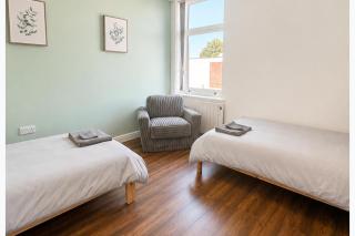 3 Bed Apartment - Near Nec Bhx Cbs Ev Parking - 3
