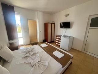 Хотел CANAVAN'S - beach in 2 minutes, free parking and WiFi - 5
